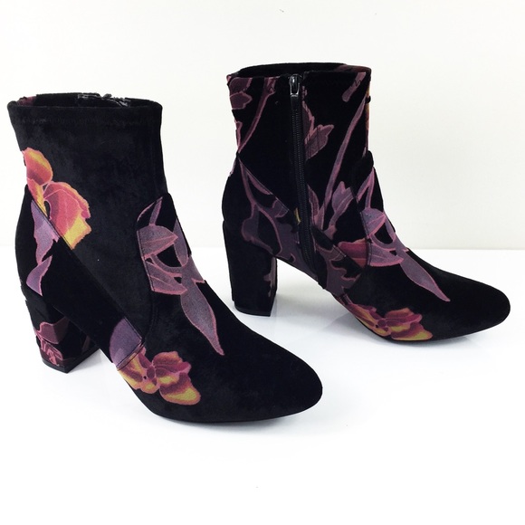 STEVE MADDEN EMISON VELVET ANKLE BOOTS - Picture 3 of 5